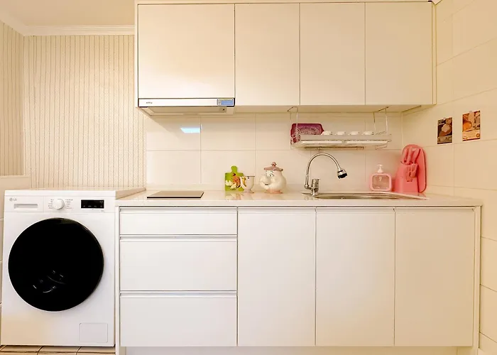 Spacious 2br For 5 Near Sillim Pink & Cozy *